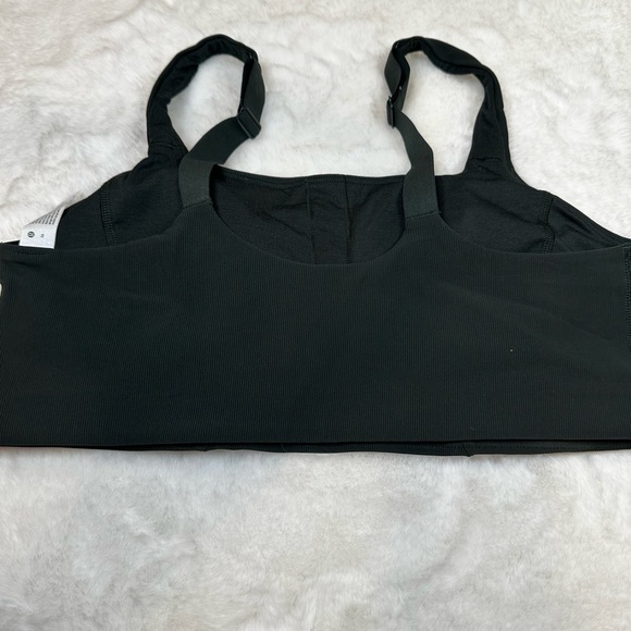 Lululemon Women's green Sports Bra - Picture 4 of 7